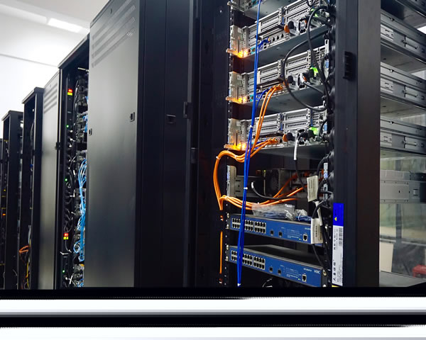 Understand The Network Differences Between Singapore CN2 And Hong Kong CN2